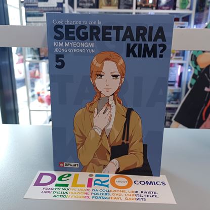Immagine di COS'E' CHE NON VA CON LA SEGRETARIA KIM? 005