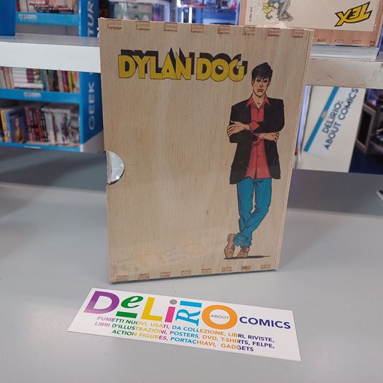 Immagine di RACCOGLITORE FUMETTI ANNATA IN LEGNO - DYLAN DOG + N. 1