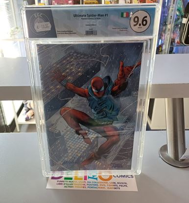 Immagine di ULTIMATE SPIDER-MAN COVER VARIANT PANINI COMICS EXCLUSIVE DI CHECCHETTO E WILSON (GRADATO EGC 9.6)