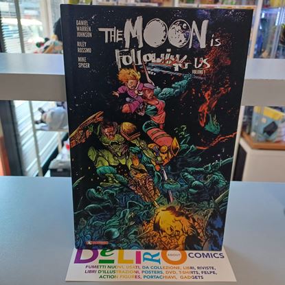 Immagine di THE MOON IS FOLLOWING US - EDIZIONE VARIANT 001