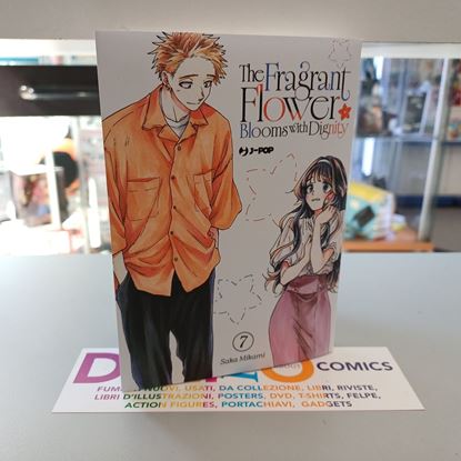 Immagine di THE FRAGRANT FLOWER BLOOMS WITH DIGNITY 007